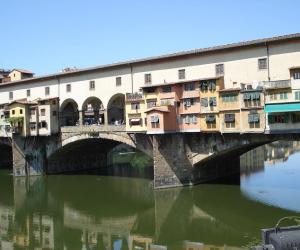 Old bridge in firenze.jpg